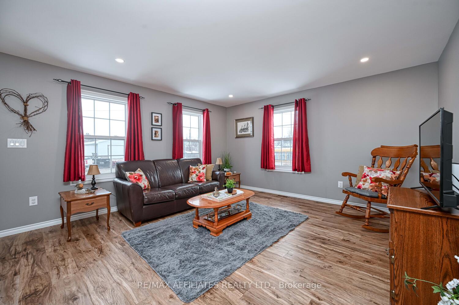 Photo 6 of 190 Beckwith Street N, Smiths Falls — HOMEH