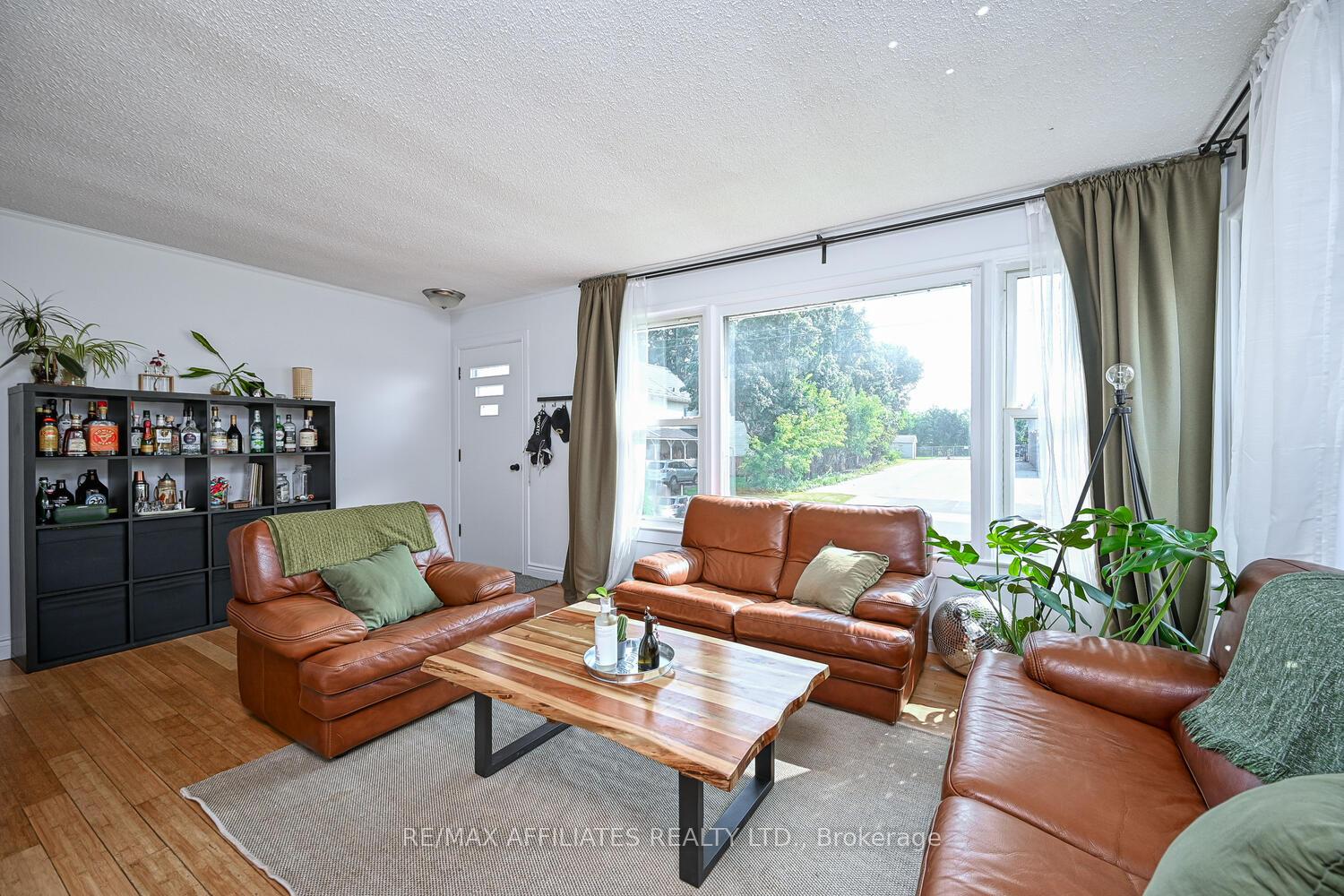 Photo 5 of 6 Catherine Street, Smiths Falls — HOMEH