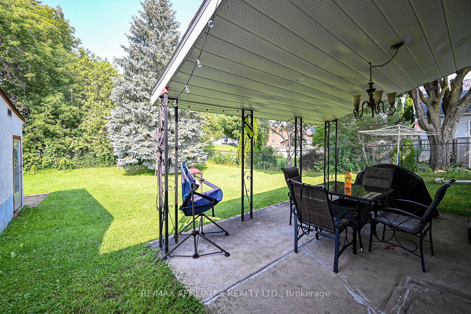 Photo 25 of 6 Catherine Street, Smiths Falls — HOMEH