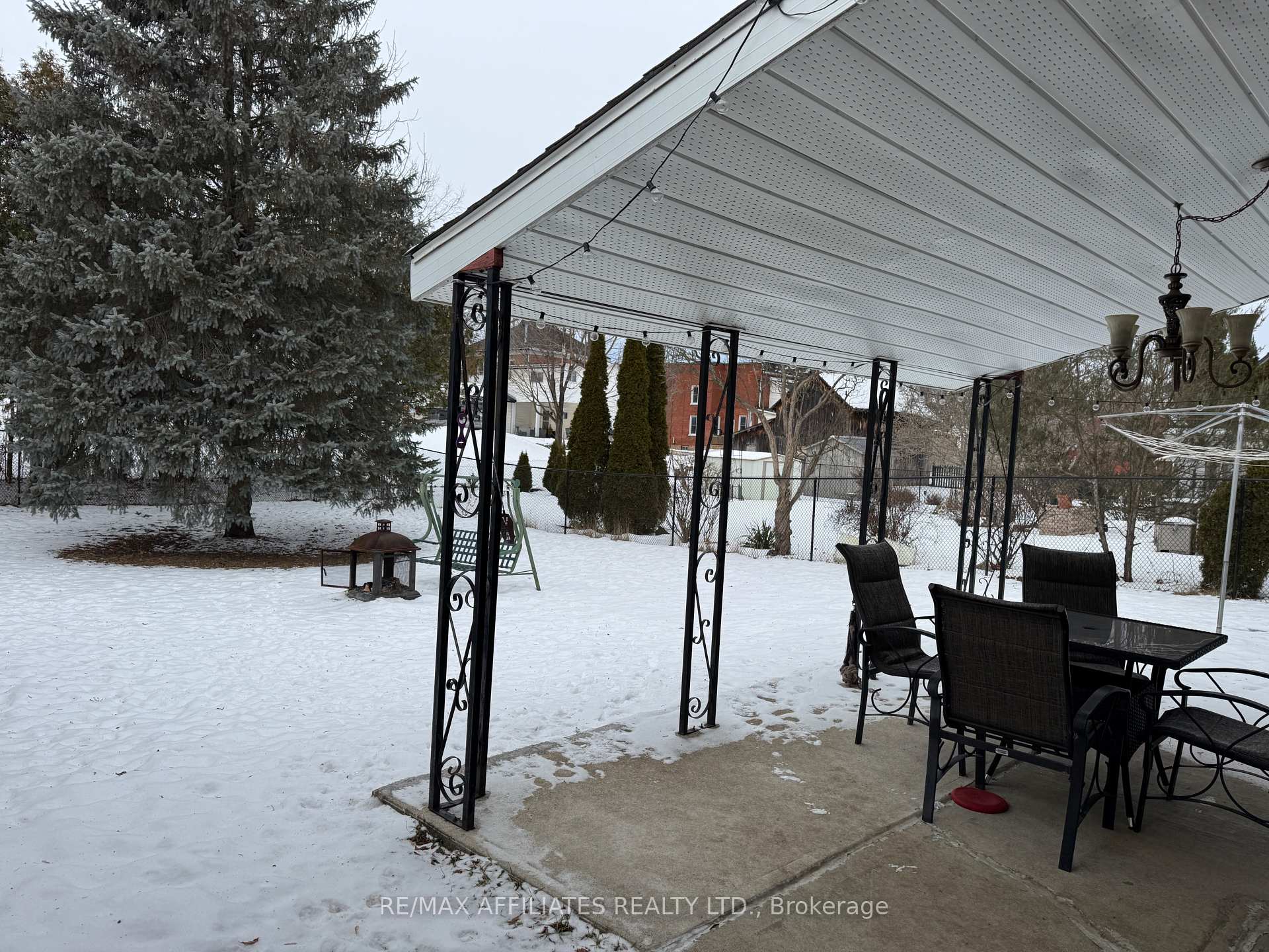 Photo 31 of 6 Catherine Street, Smiths Falls — HOMEH