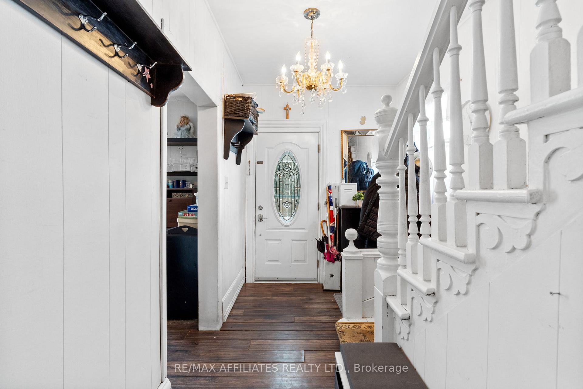 Photo 3 of 84 William Street E, Smiths Falls — HOMEH