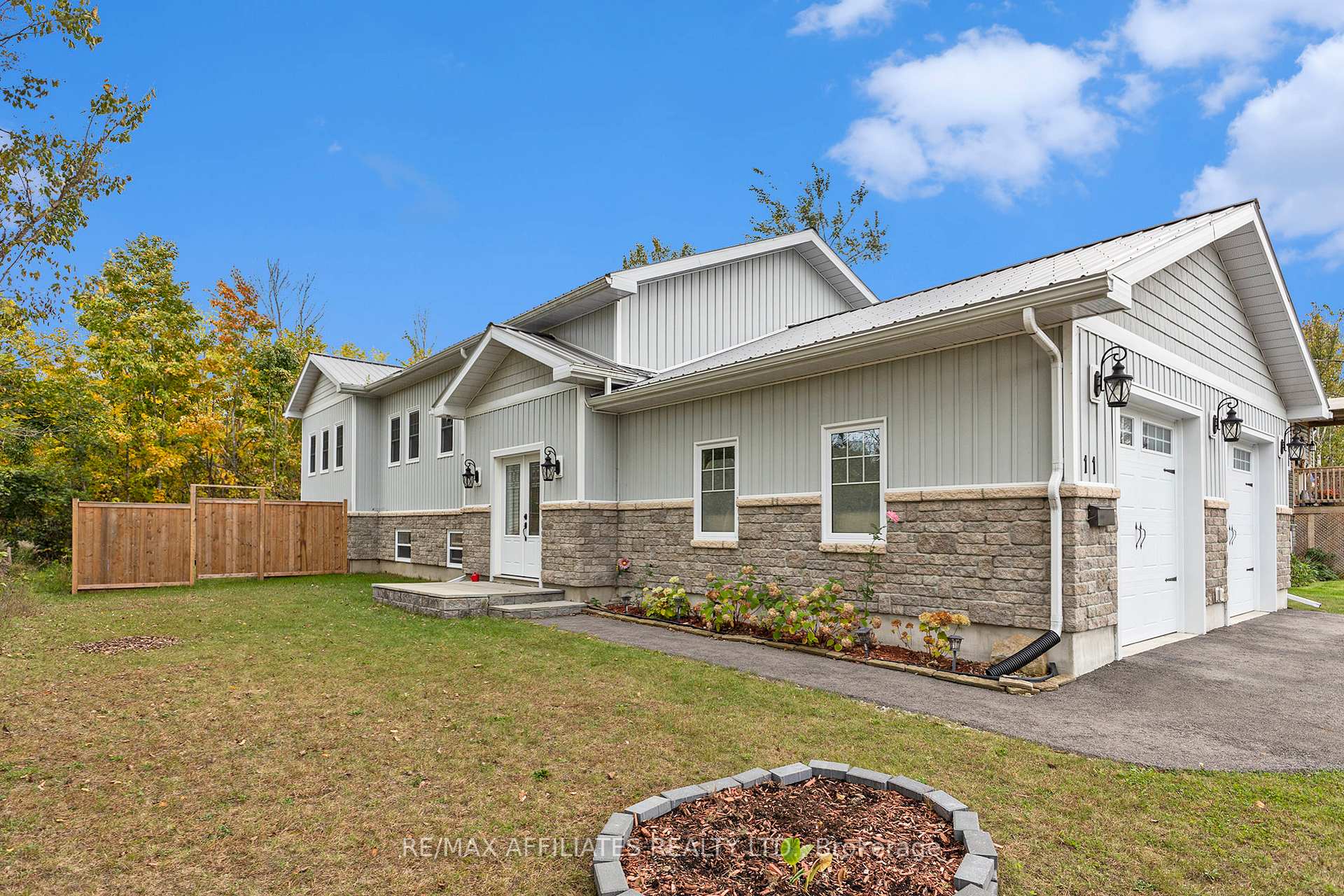 Photo 3 of 11 Pearl Street, Smiths Falls — HOMEH