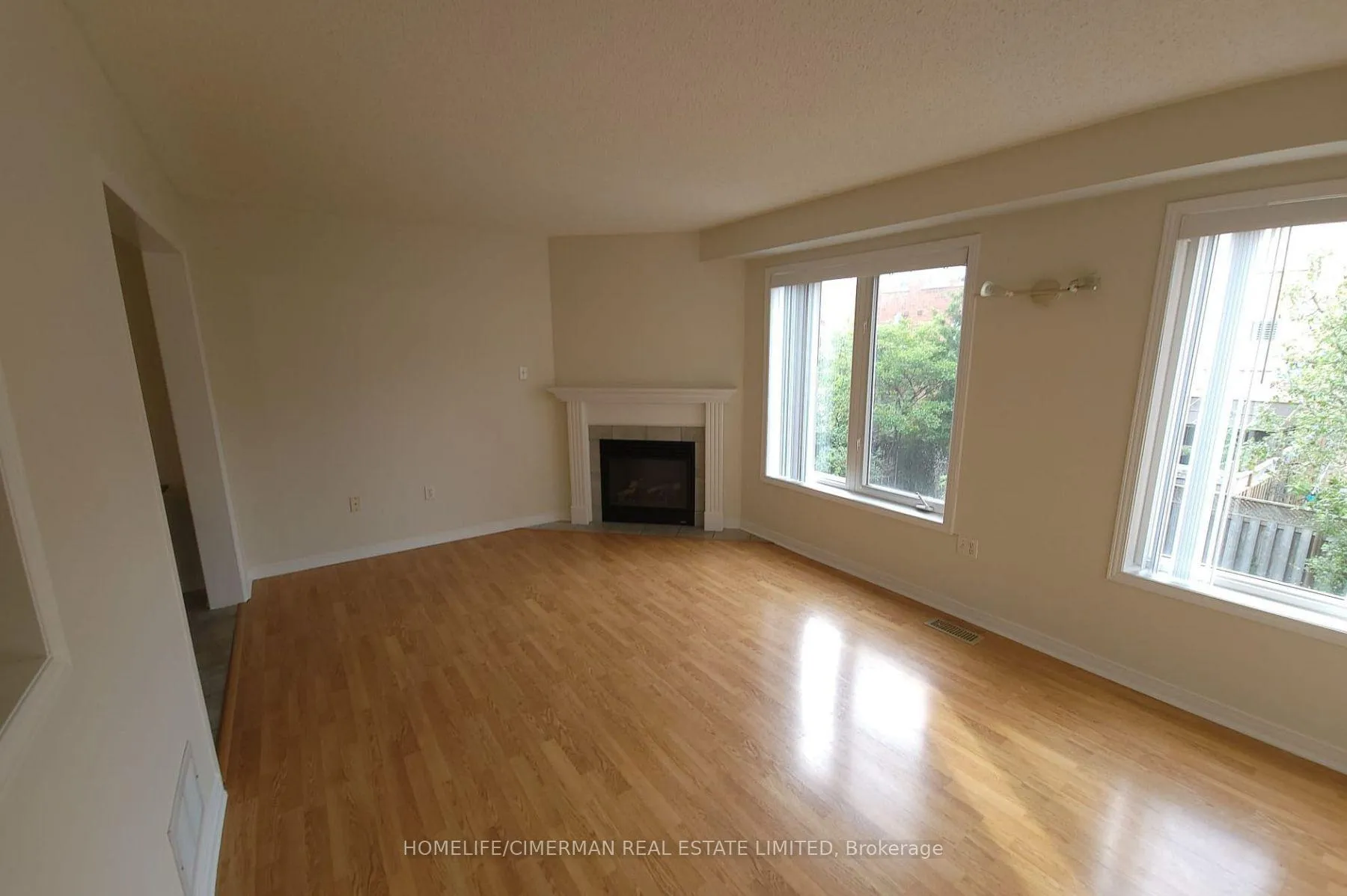 Photo 8 of Unit Upper, 161 Sassafras Circle, Vaughan, Patterson — HOMEH