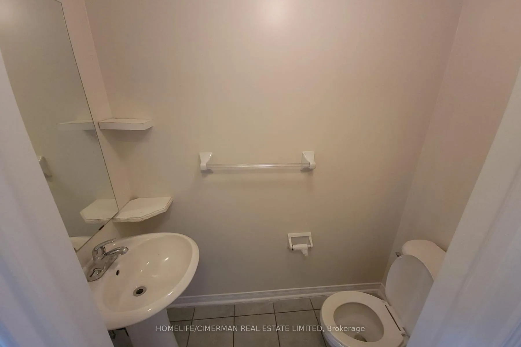 Photo 10 of Unit Upper, 161 Sassafras Circle, Vaughan, Patterson — HOMEH
