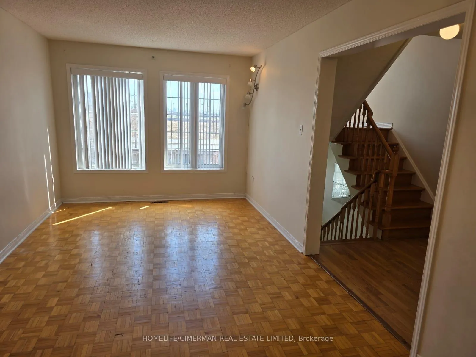 Photo 12 of Unit Upper, 161 Sassafras Circle, Vaughan, Patterson — HOMEH