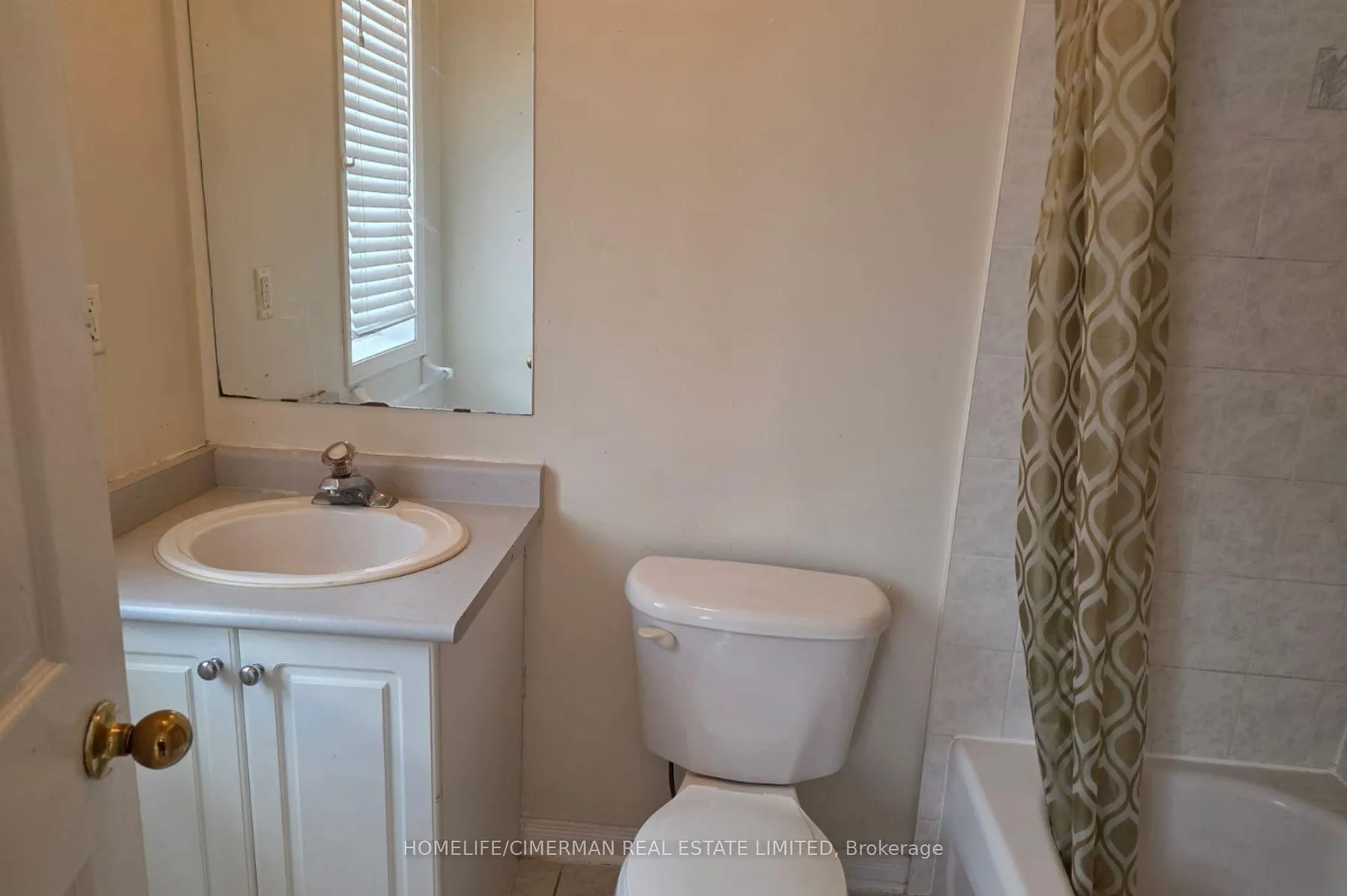 Photo 17 of Unit Upper, 161 Sassafras Circle, Vaughan, Patterson — HOMEH