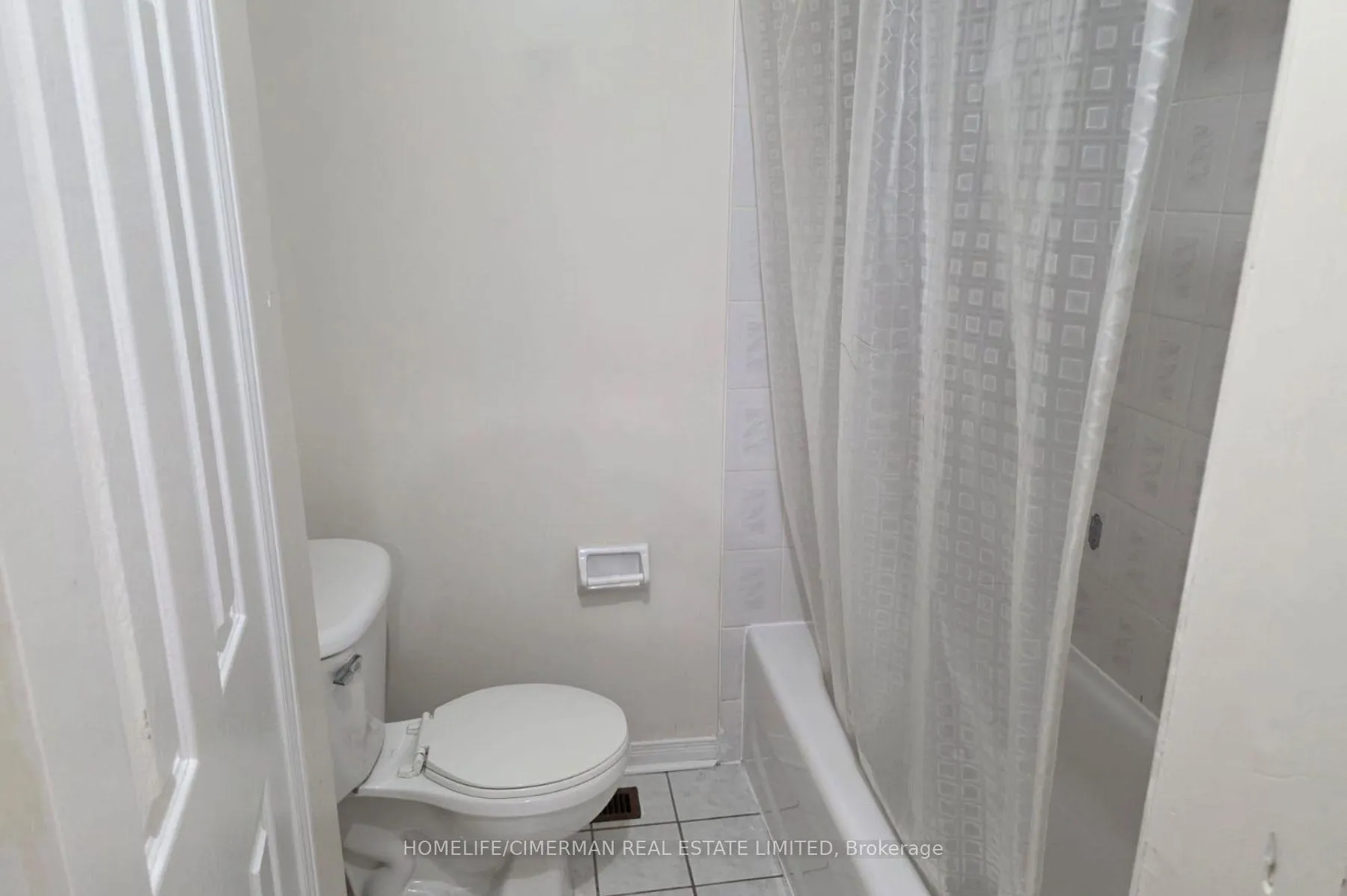 Photo 20 of Unit Upper, 161 Sassafras Circle, Vaughan, Patterson — HOMEH