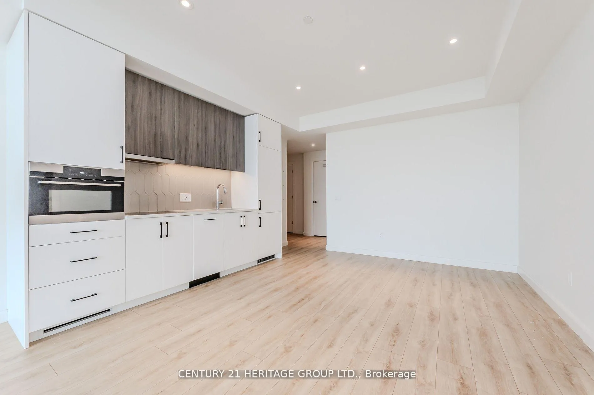 Photo 15 of Unit 703, 741 King Street W, Kitchener — HOMEH