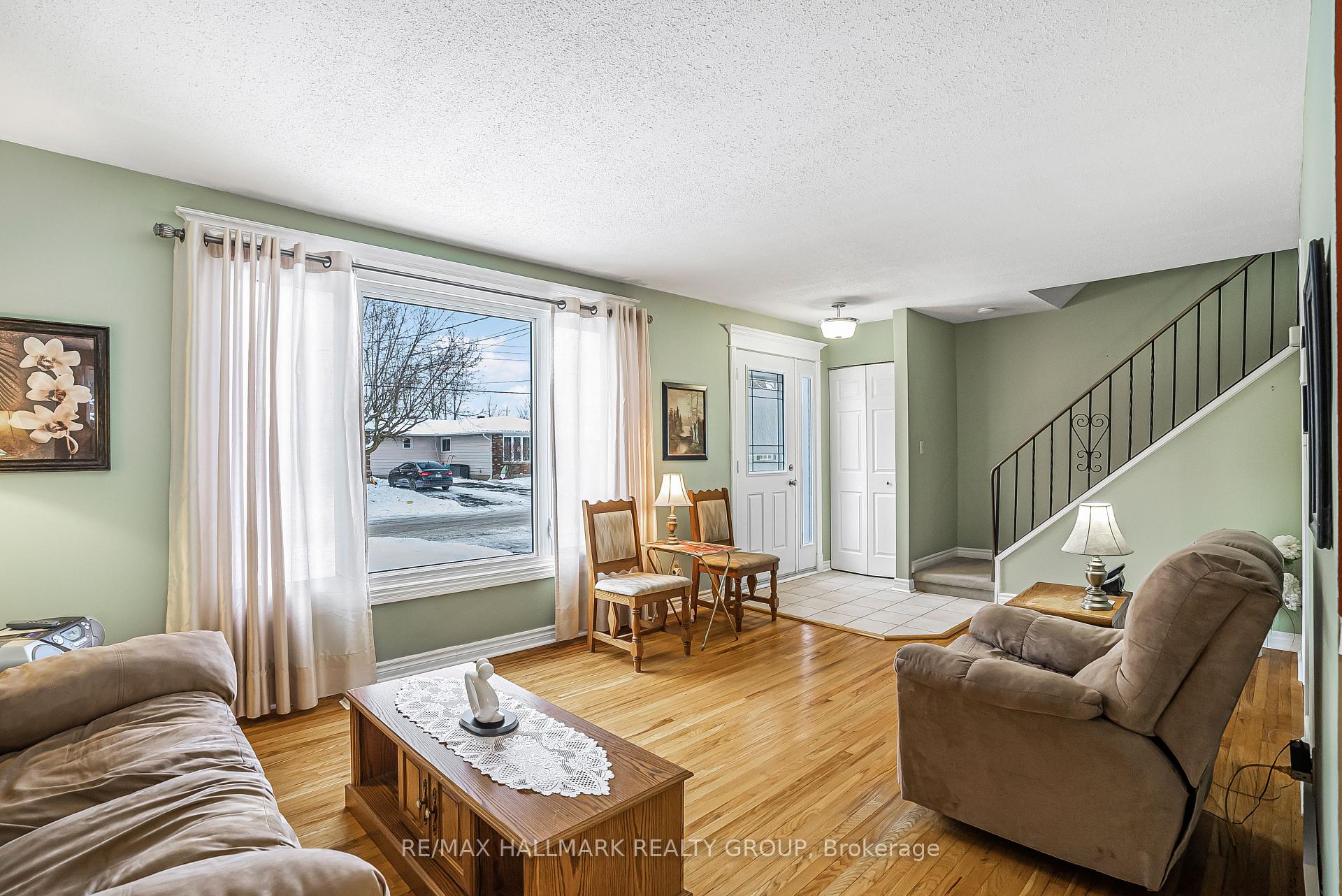 Photo 5 of 85 Stephen Street S, Smiths Falls — HOMEH
