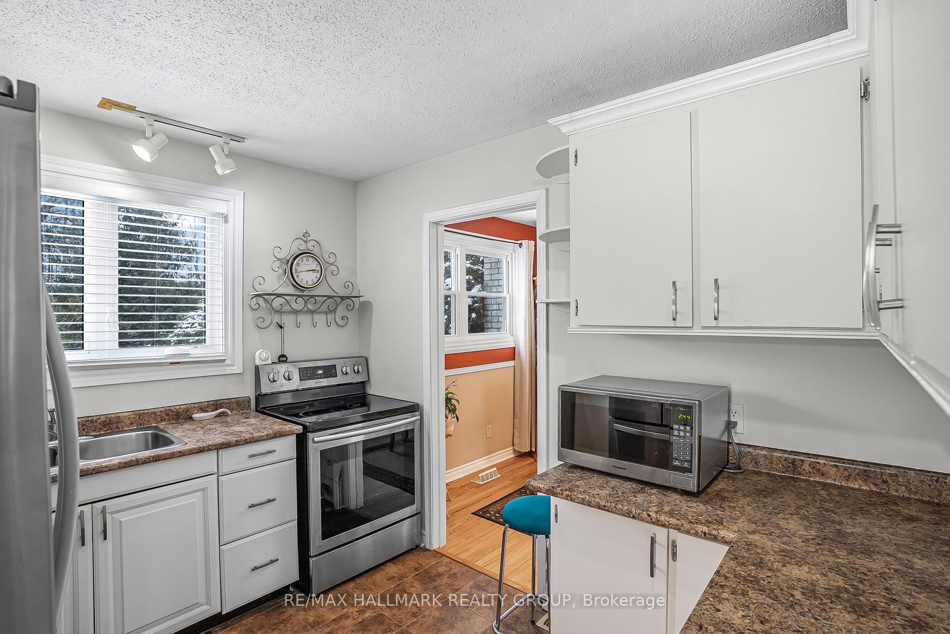 Photo 8 of 85 Stephen Street S, Smiths Falls — HOMEH