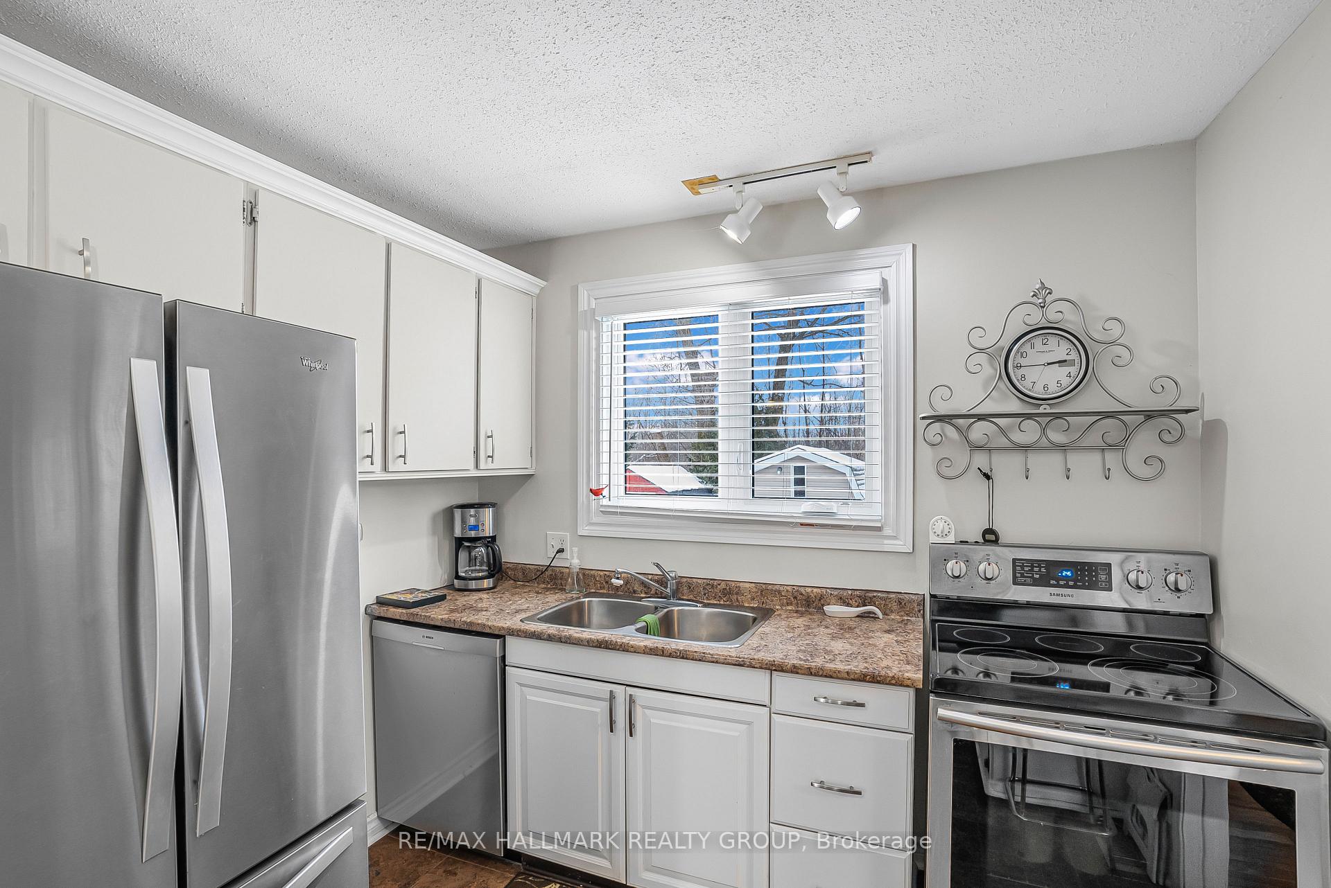 Photo 9 of 85 Stephen Street S, Smiths Falls — HOMEH