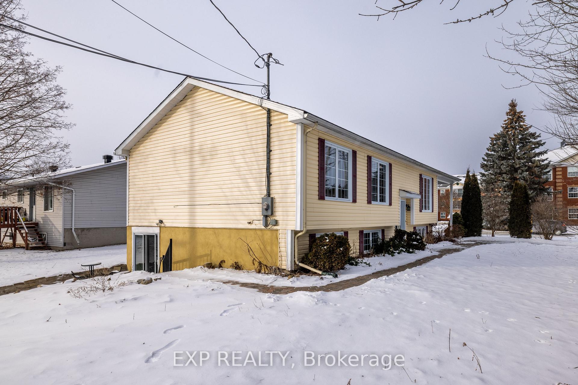 Photo 23 of 39 Pearl Street, Smiths Falls — HOMEH