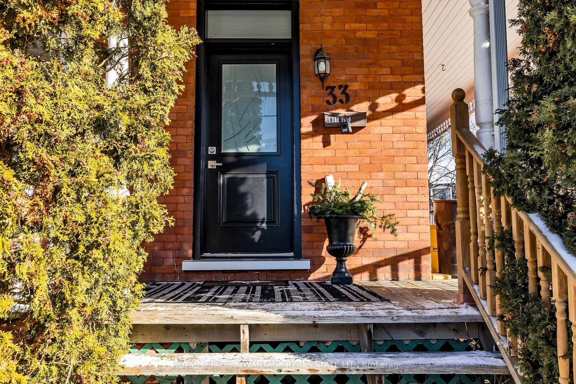 Photo 2 of 33 Kensington Avenue, Smiths Falls — HOMEH