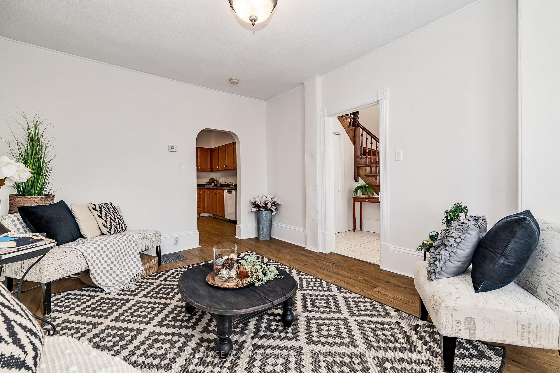 Photo 4 of 33 Kensington Avenue, Smiths Falls — HOMEH