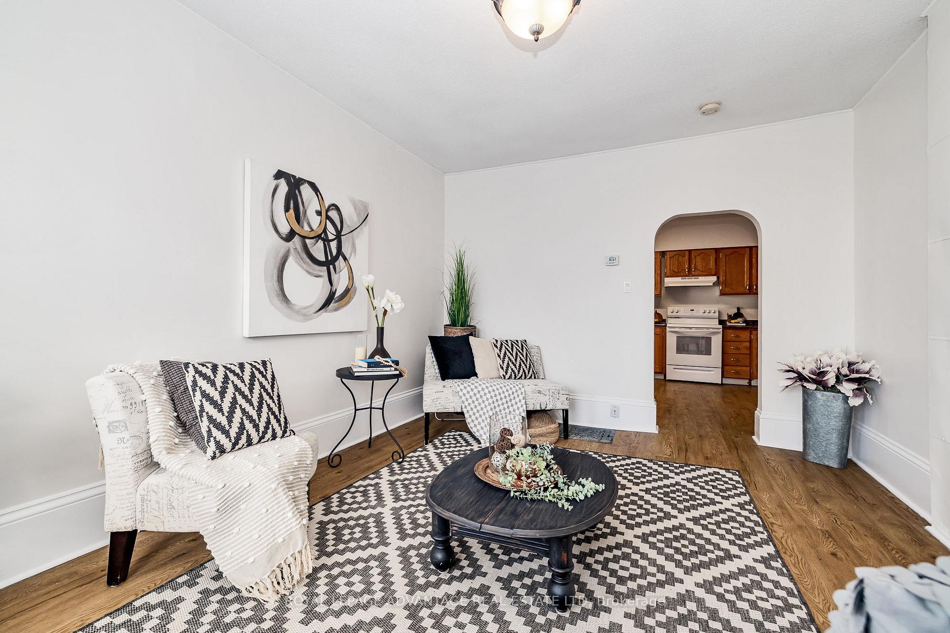 Photo 5 of 33 Kensington Avenue, Smiths Falls — HOMEH