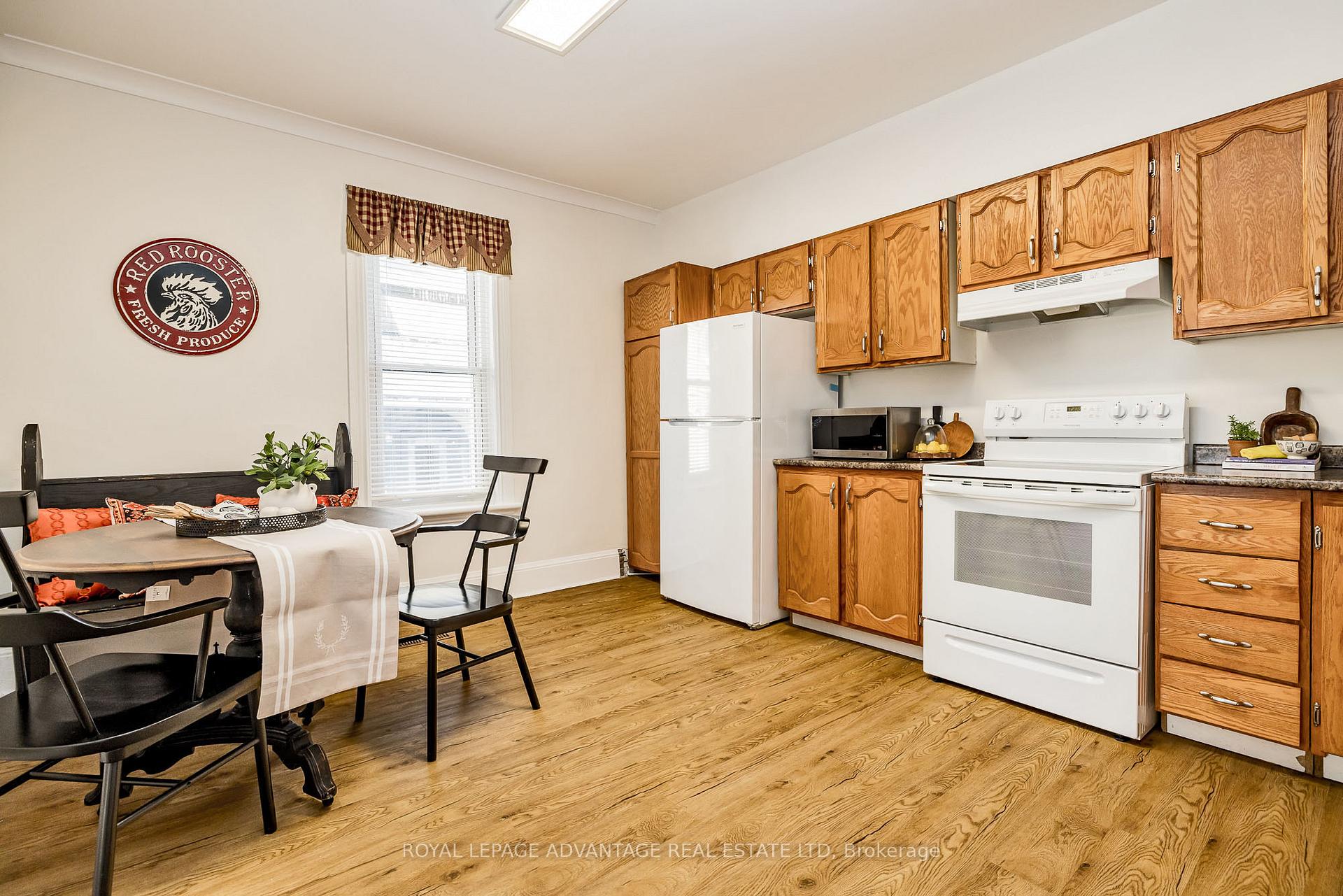 Photo 10 of 33 Kensington Avenue, Smiths Falls — HOMEH