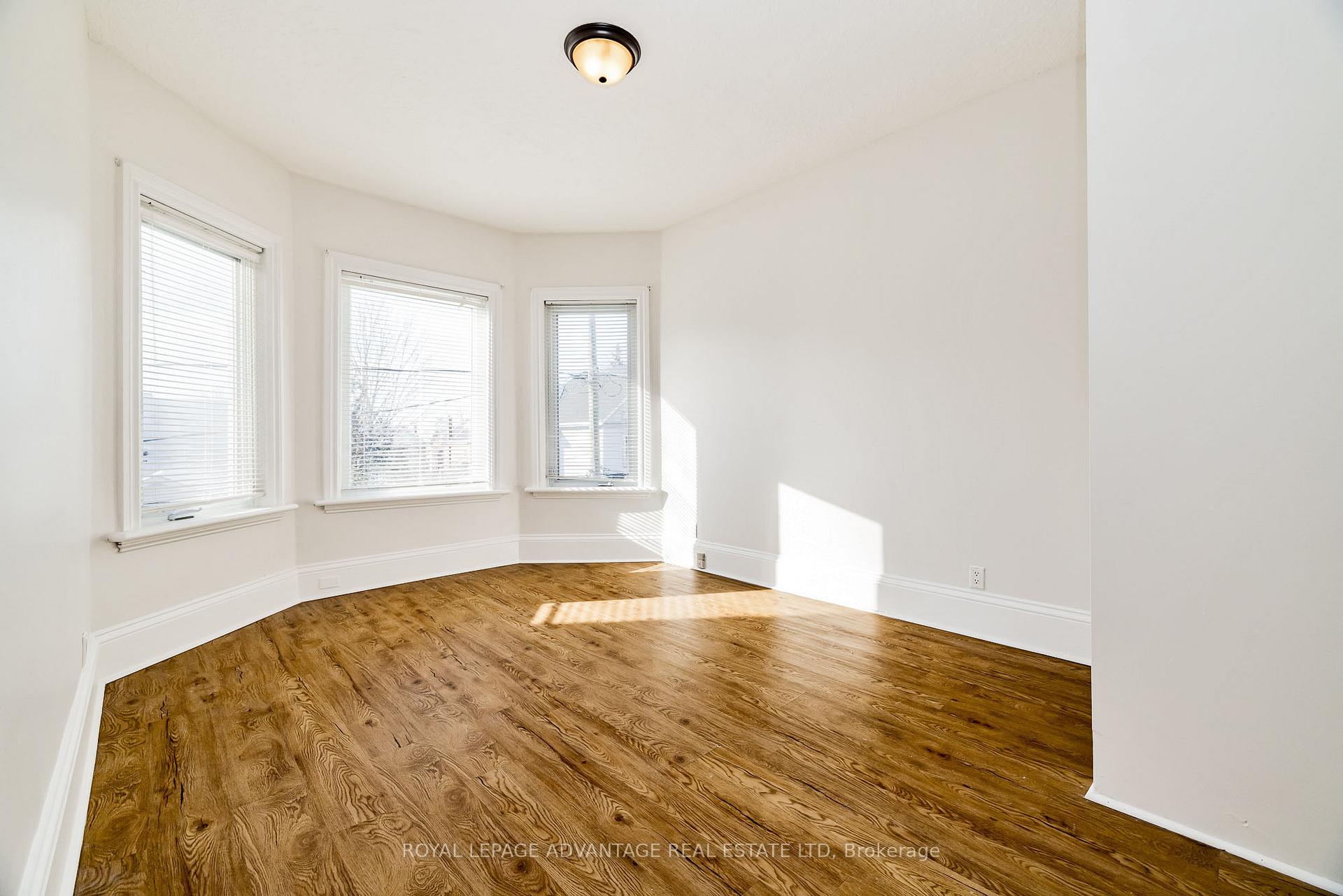 Photo 16 of 33 Kensington Avenue, Smiths Falls — HOMEH