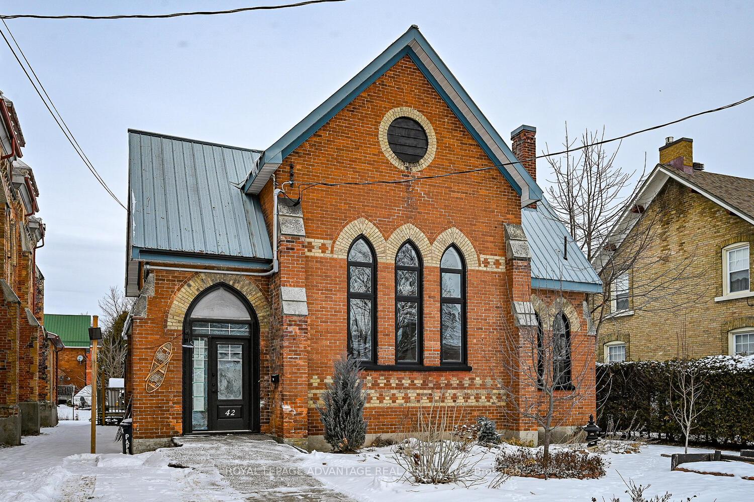 Photo 2 of 42 William Street W, Smiths Falls — HOMEH