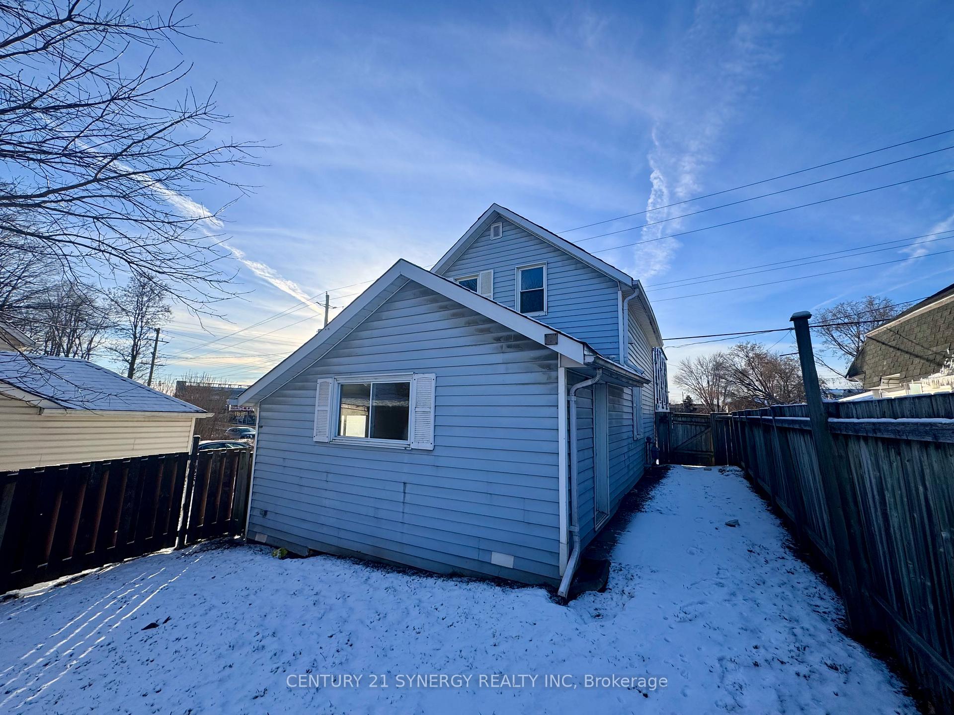 Photo 5 of 15 Bay Street S, Smiths Falls — HOMEH