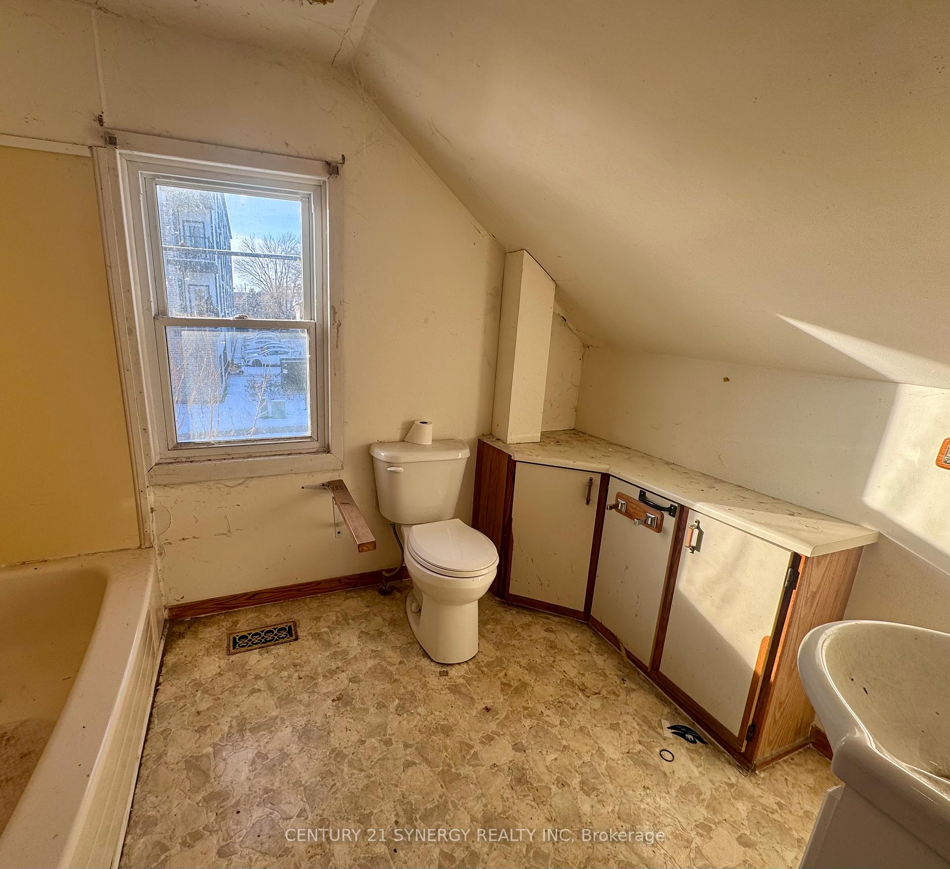 Photo 12 of 15 Bay Street S, Smiths Falls — HOMEH