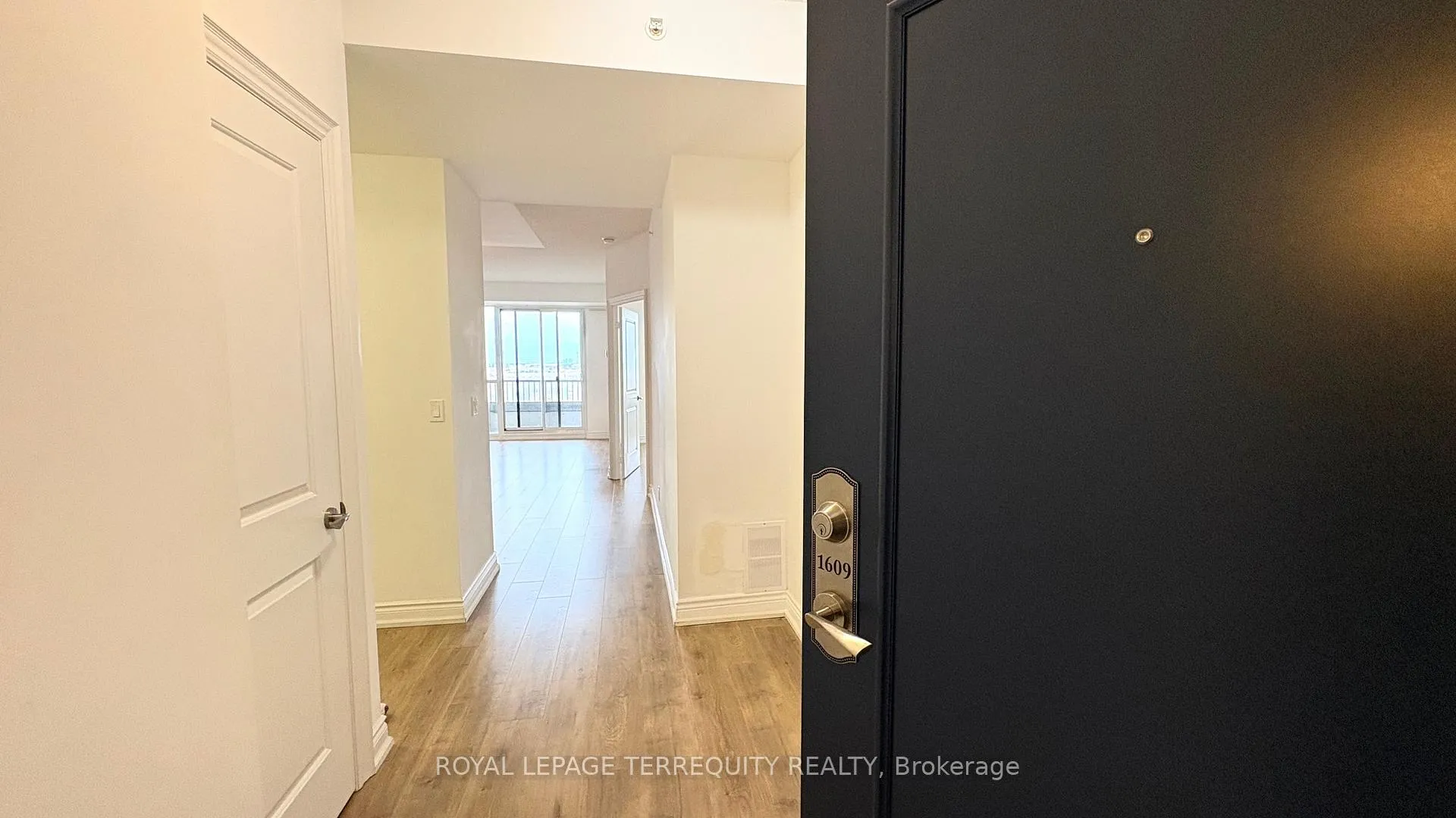 Front of Unit 1609, 38 Cedarland Drive