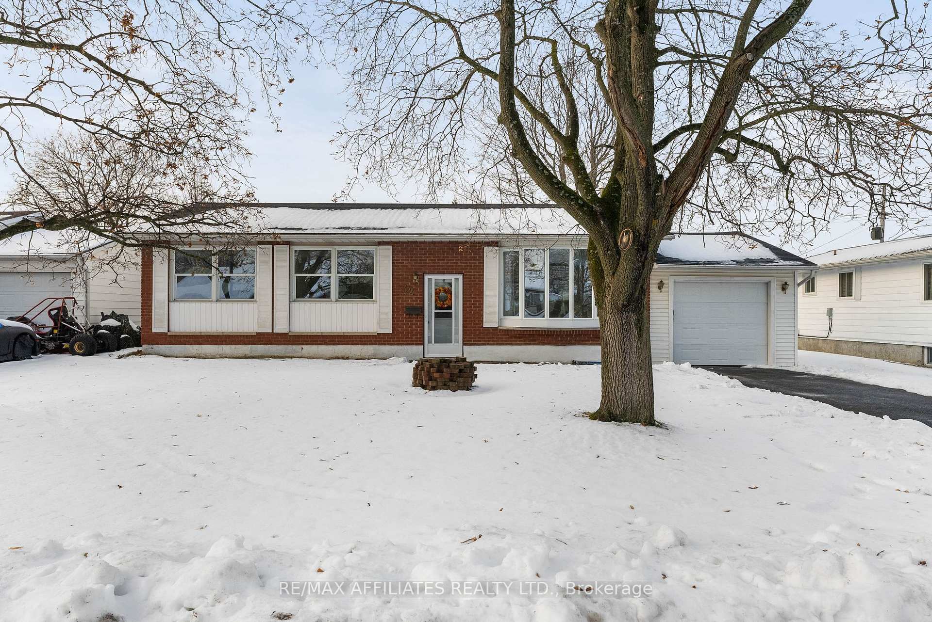 Photo 1 of 32 Bell Avenue, Smiths Falls — HOMEH