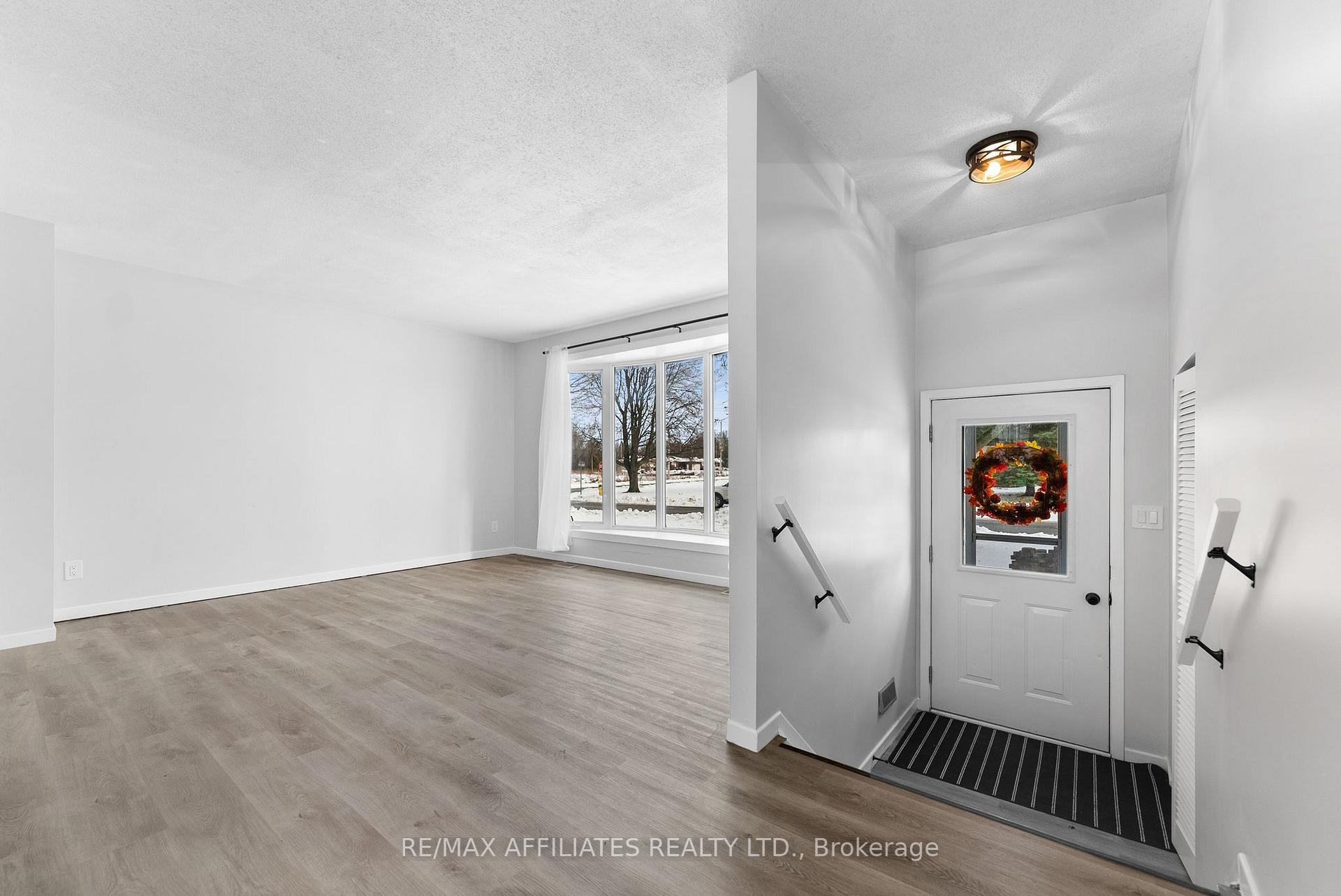 Photo 4 of 32 Bell Avenue, Smiths Falls — HOMEH
