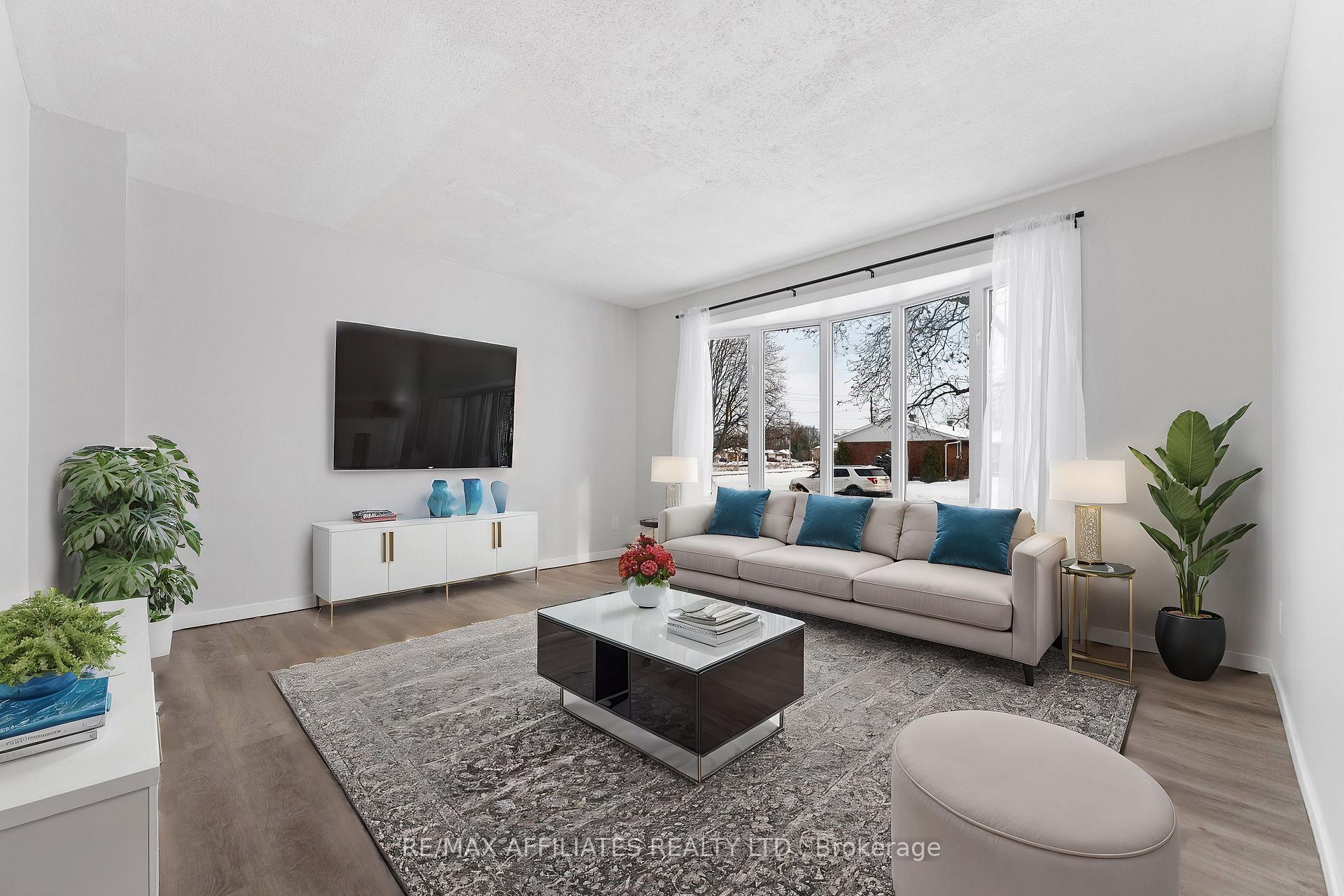 Photo 7 of 32 Bell Avenue, Smiths Falls — HOMEH