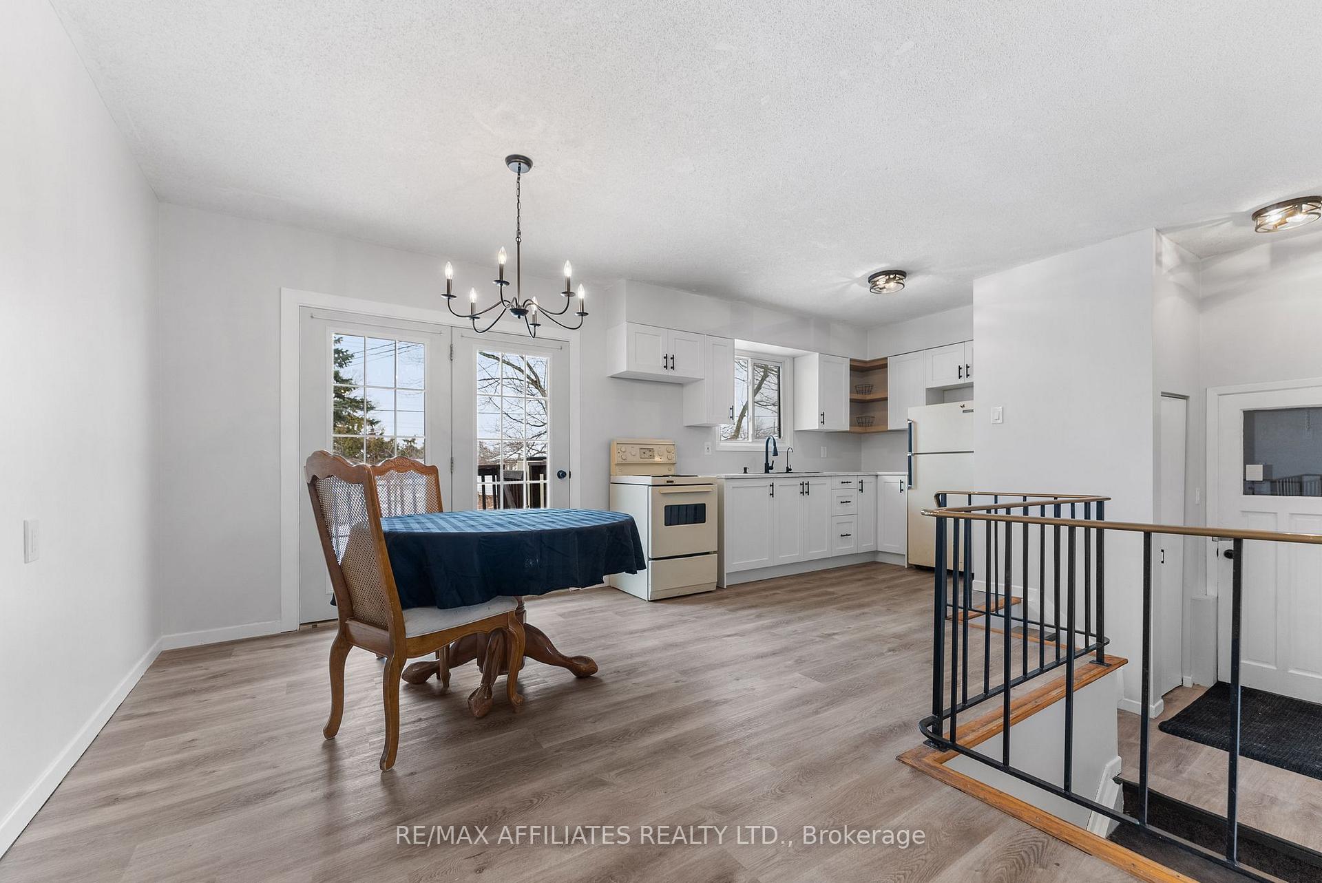 Photo 11 of 32 Bell Avenue, Smiths Falls — HOMEH