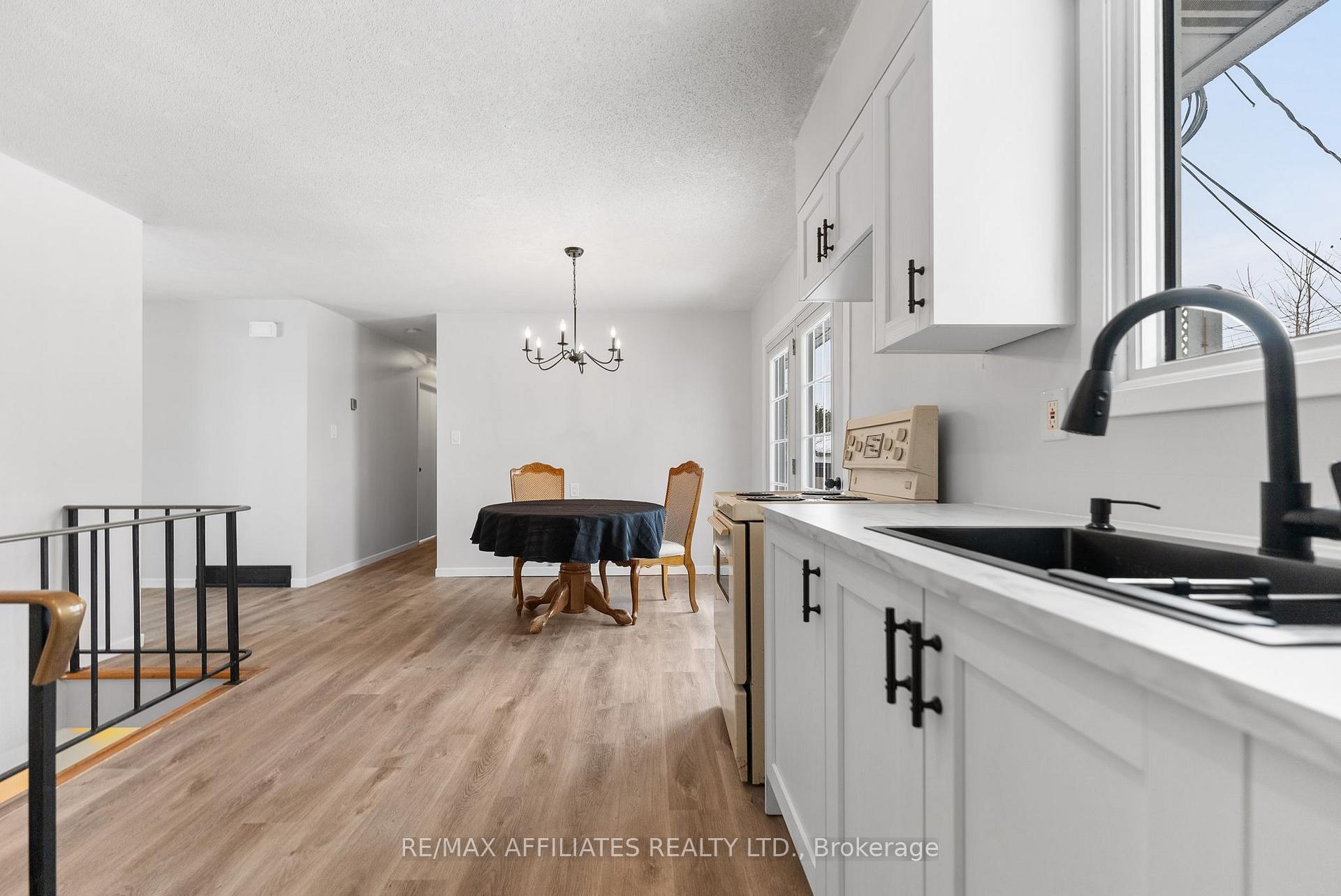 Photo 13 of 32 Bell Avenue, Smiths Falls — HOMEH
