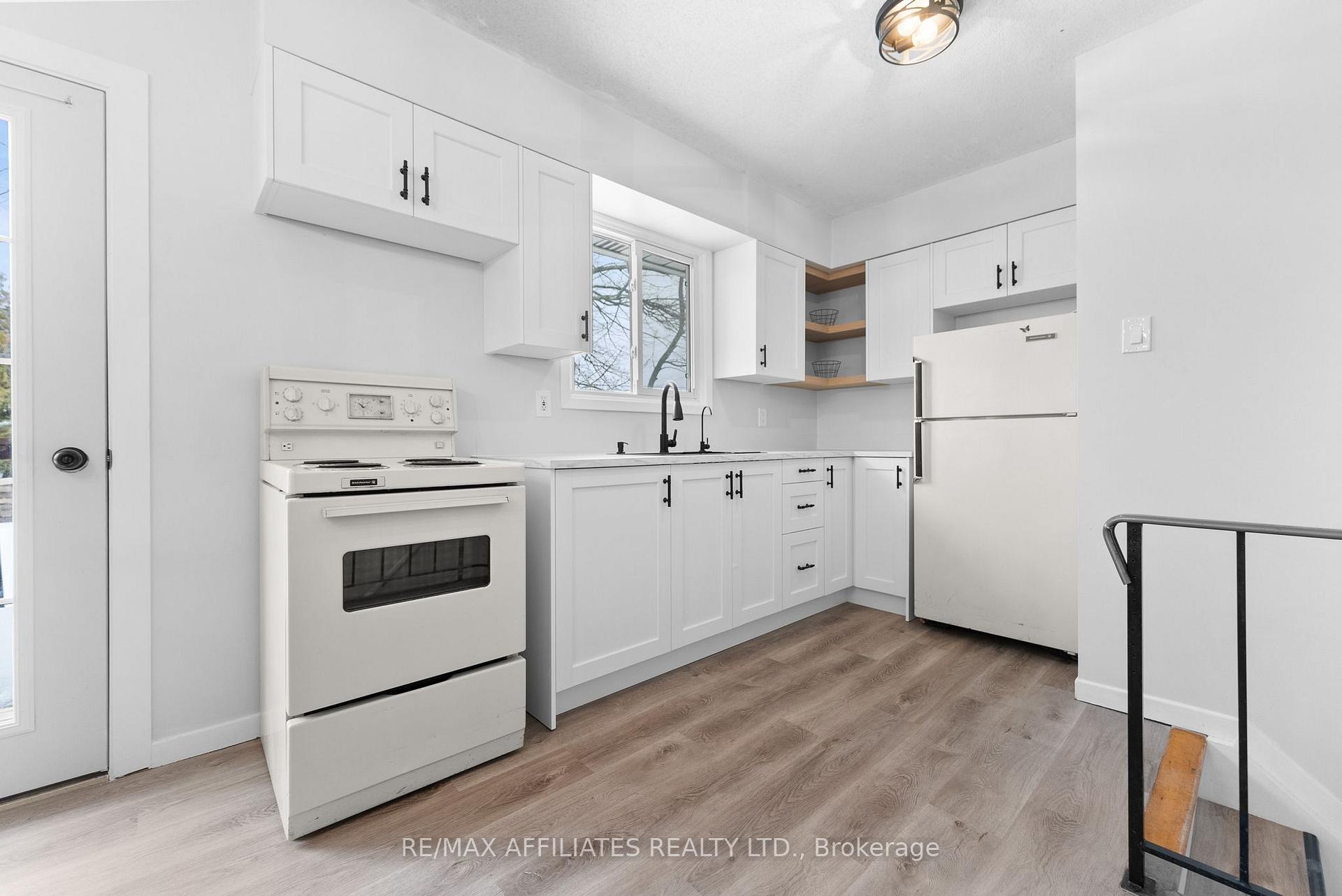 Photo 15 of 32 Bell Avenue, Smiths Falls — HOMEH