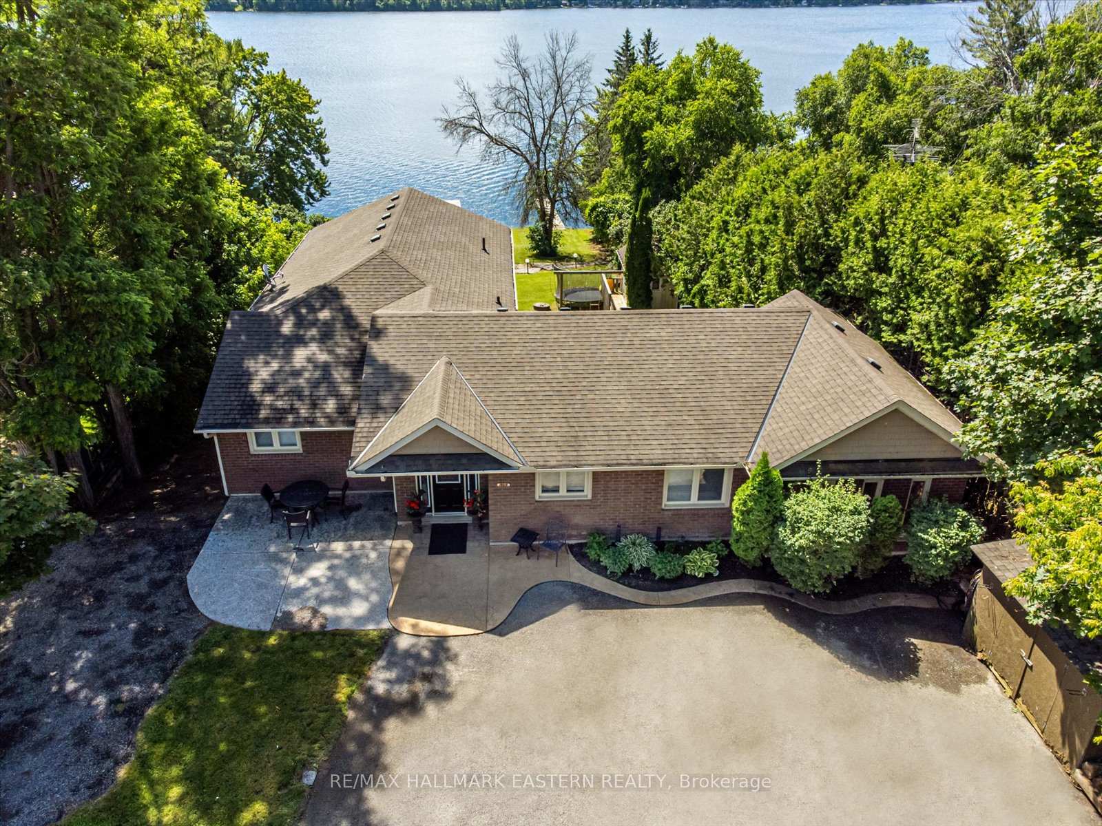 Front of 923 Skyline Road