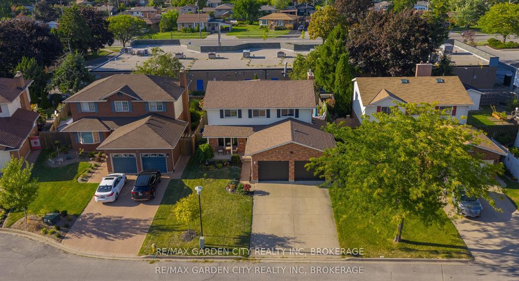 Photo 3 of 67 Chancery Circle, St. Catharines, Vine/Linwell — HOMEH