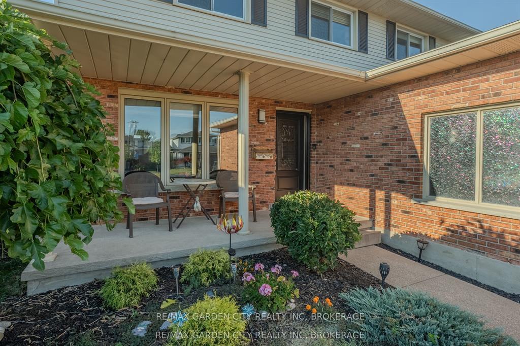 Photo 5 of 67 Chancery Circle, St. Catharines, Vine/Linwell — HOMEH