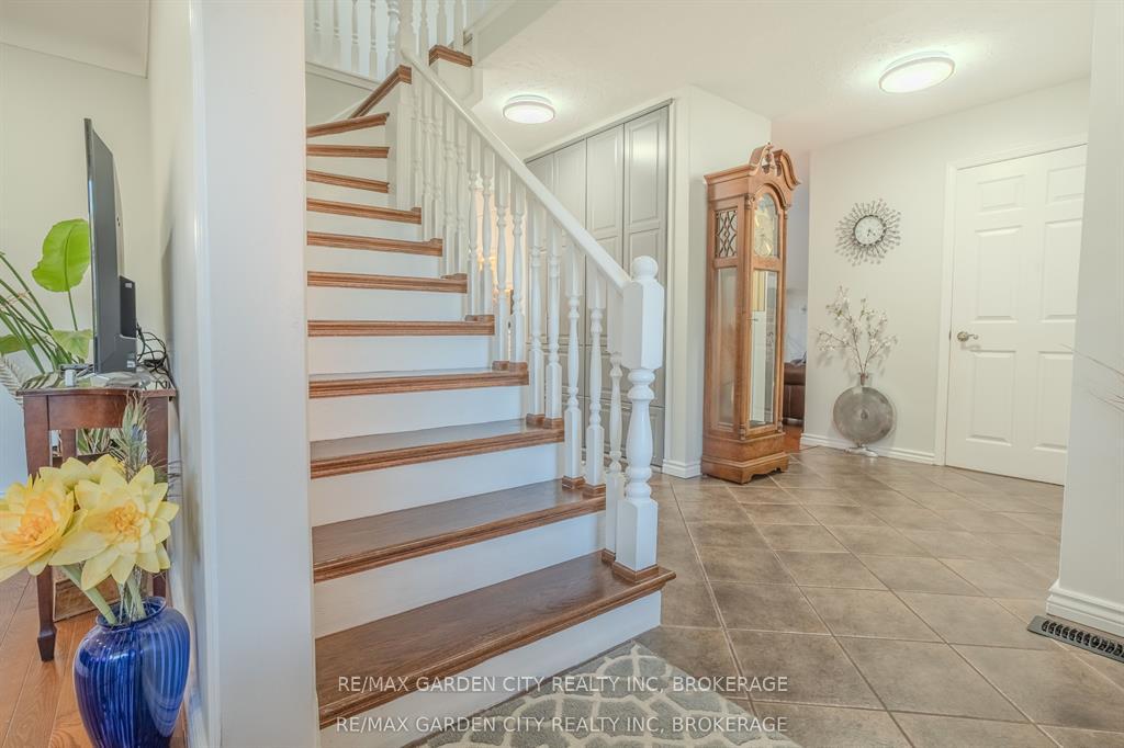 Photo 6 of 67 Chancery Circle, St. Catharines, Vine/Linwell — HOMEH