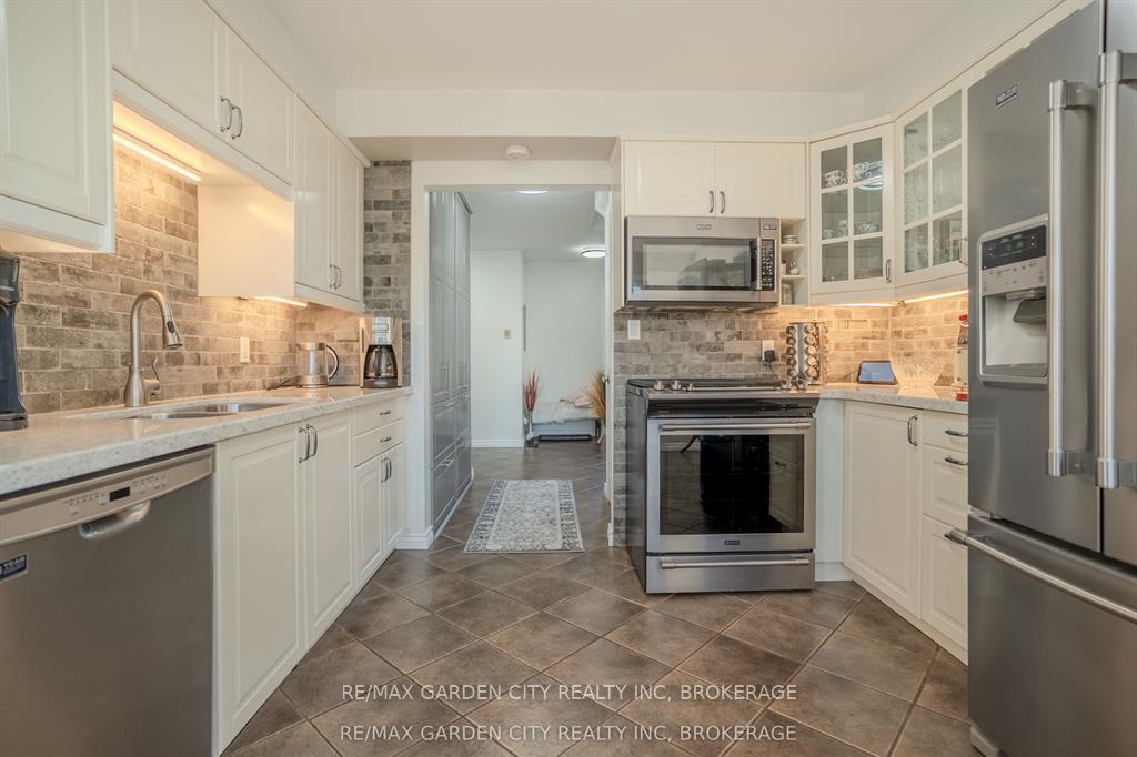 Photo 8 of 67 Chancery Circle, St. Catharines, Vine/Linwell — HOMEH