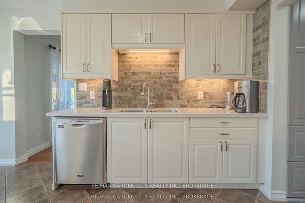 Photo 9 of 67 Chancery Circle, St. Catharines, Vine/Linwell — HOMEH