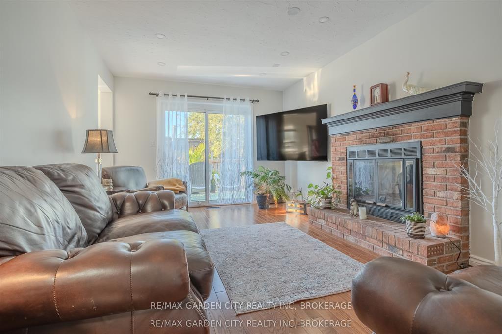 Photo 10 of 67 Chancery Circle, St. Catharines, Vine/Linwell — HOMEH
