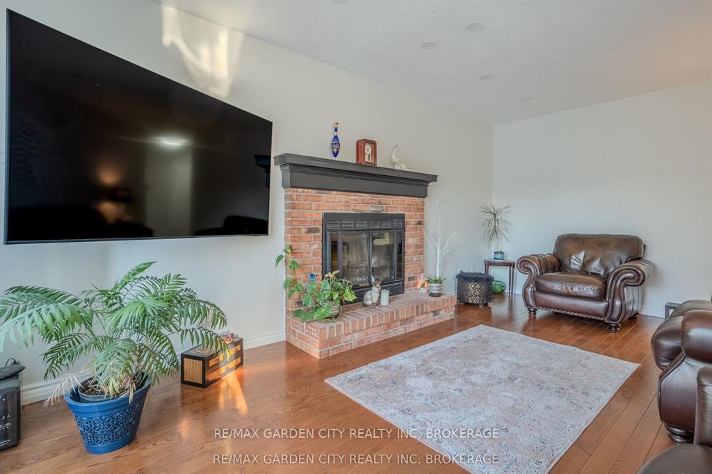 Photo 11 of 67 Chancery Circle, St. Catharines, Vine/Linwell — HOMEH