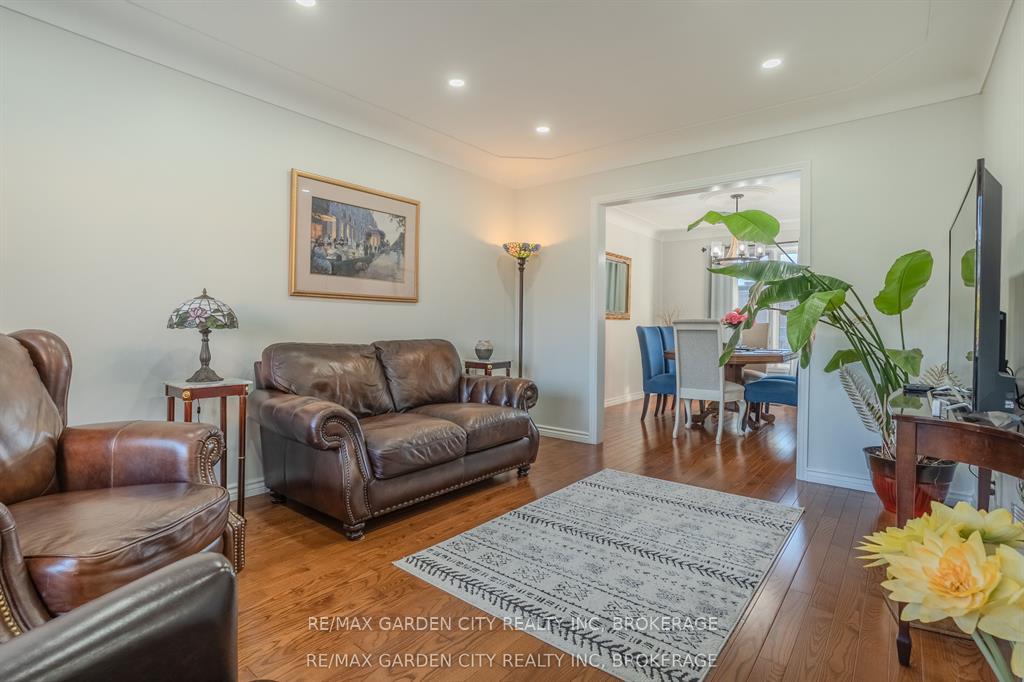 Photo 14 of 67 Chancery Circle, St. Catharines, Vine/Linwell — HOMEH