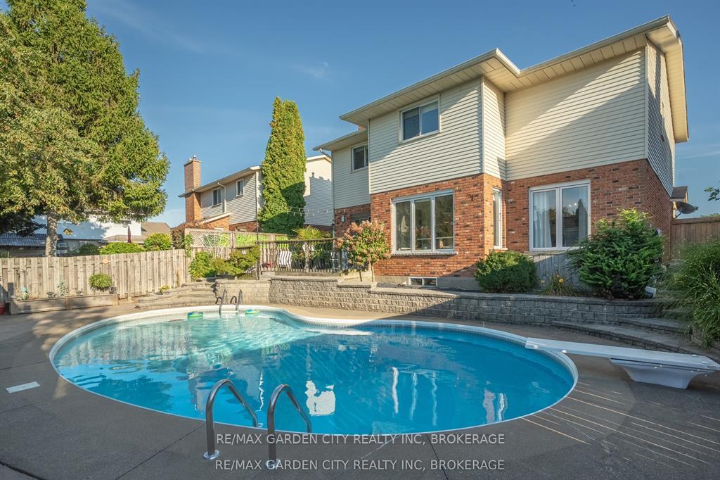 Photo 33 of 67 Chancery Circle, St. Catharines, Vine/Linwell — HOMEH