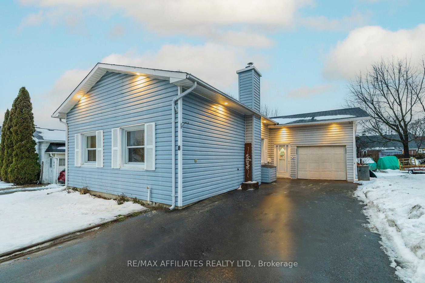 Photo 1 of 8 Mckenzie Avenue, Smiths Falls — HOMEH