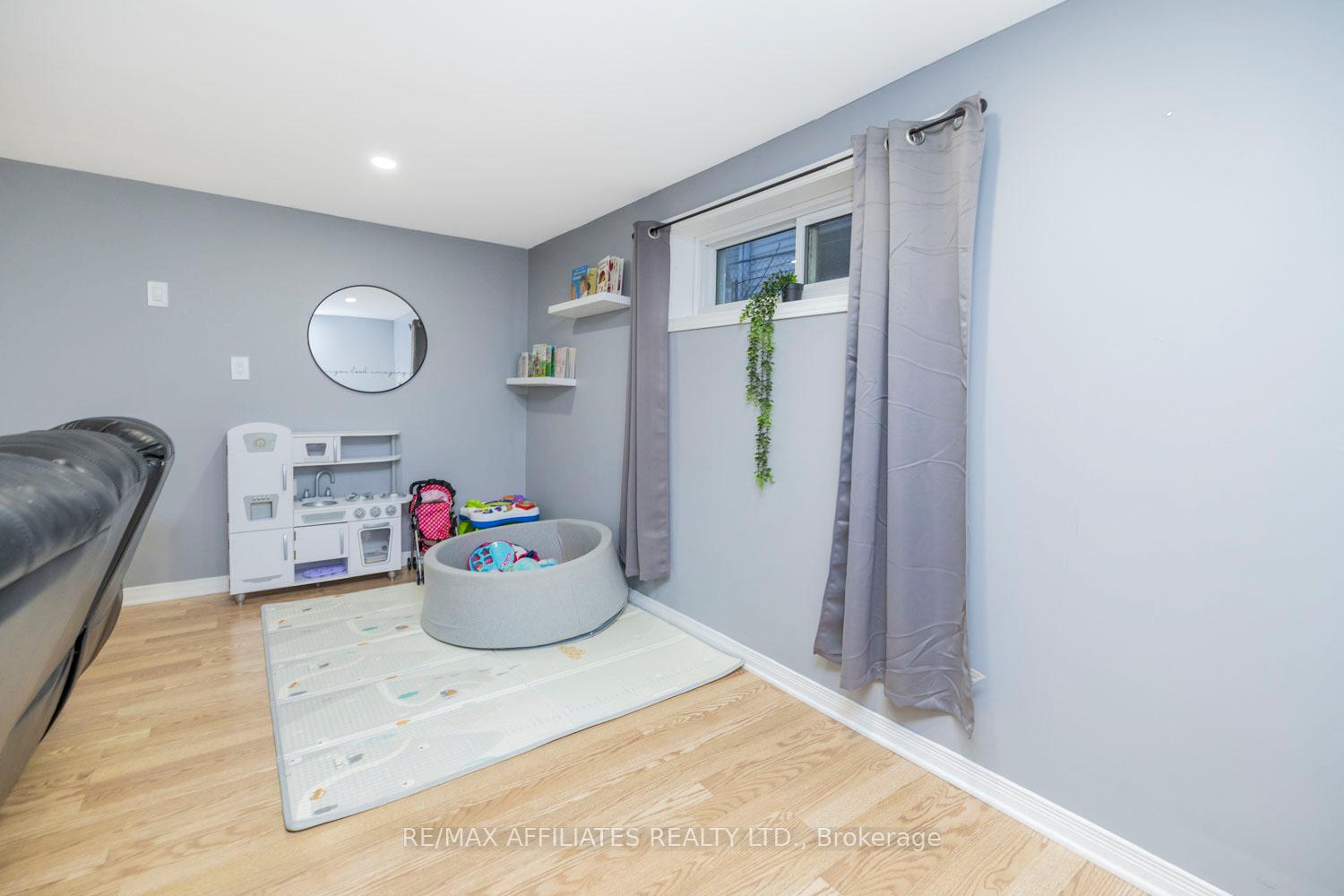 Photo 25 of 8 Mckenzie Avenue, Smiths Falls — HOMEH