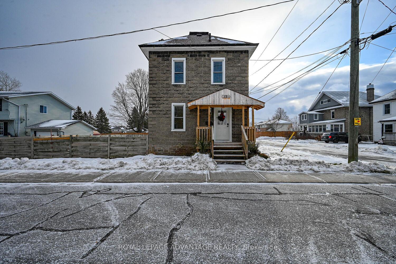 Photo 5 of 15 Thomas Street, Smiths Falls — HOMEH