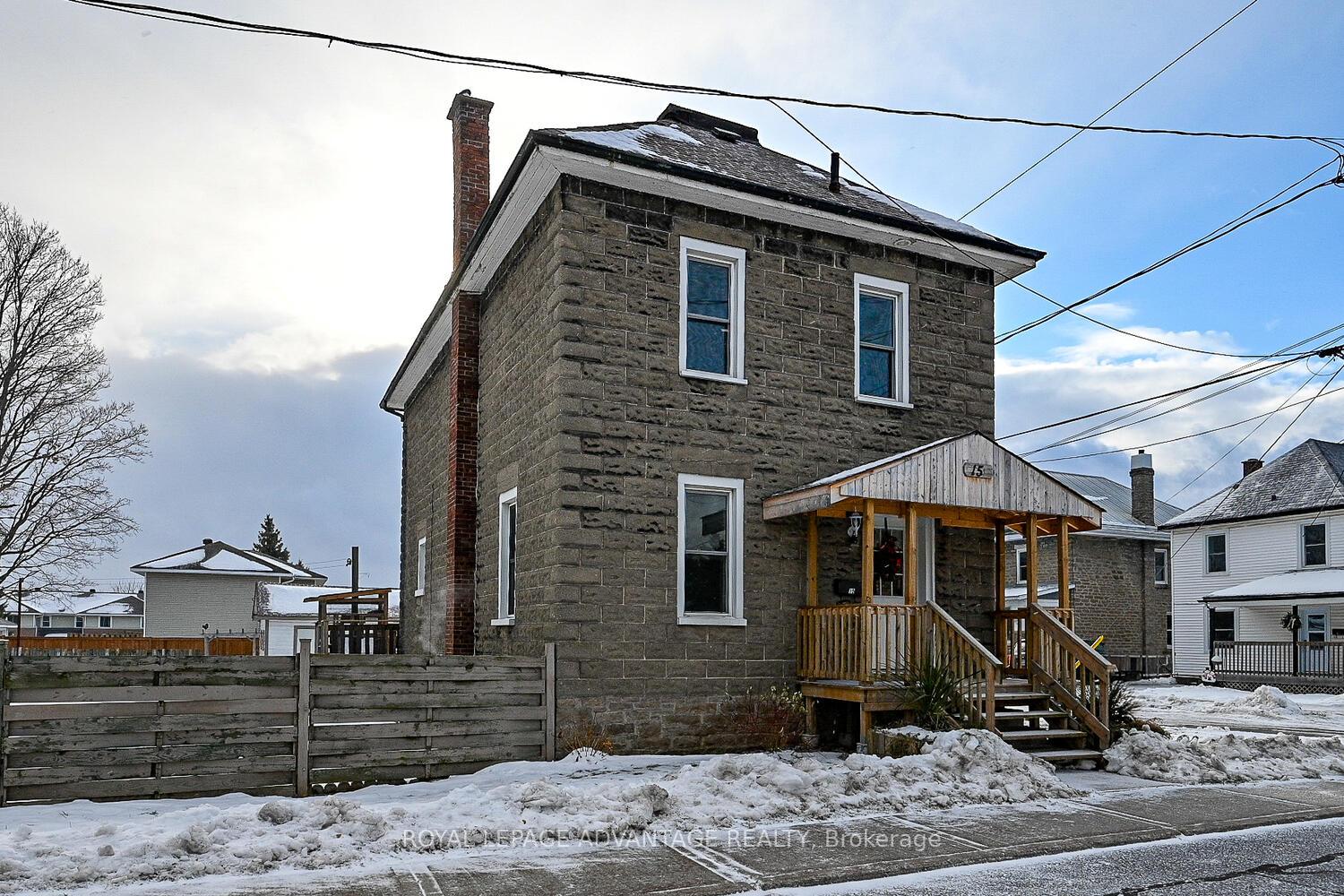 Photo 6 of 15 Thomas Street, Smiths Falls — HOMEH