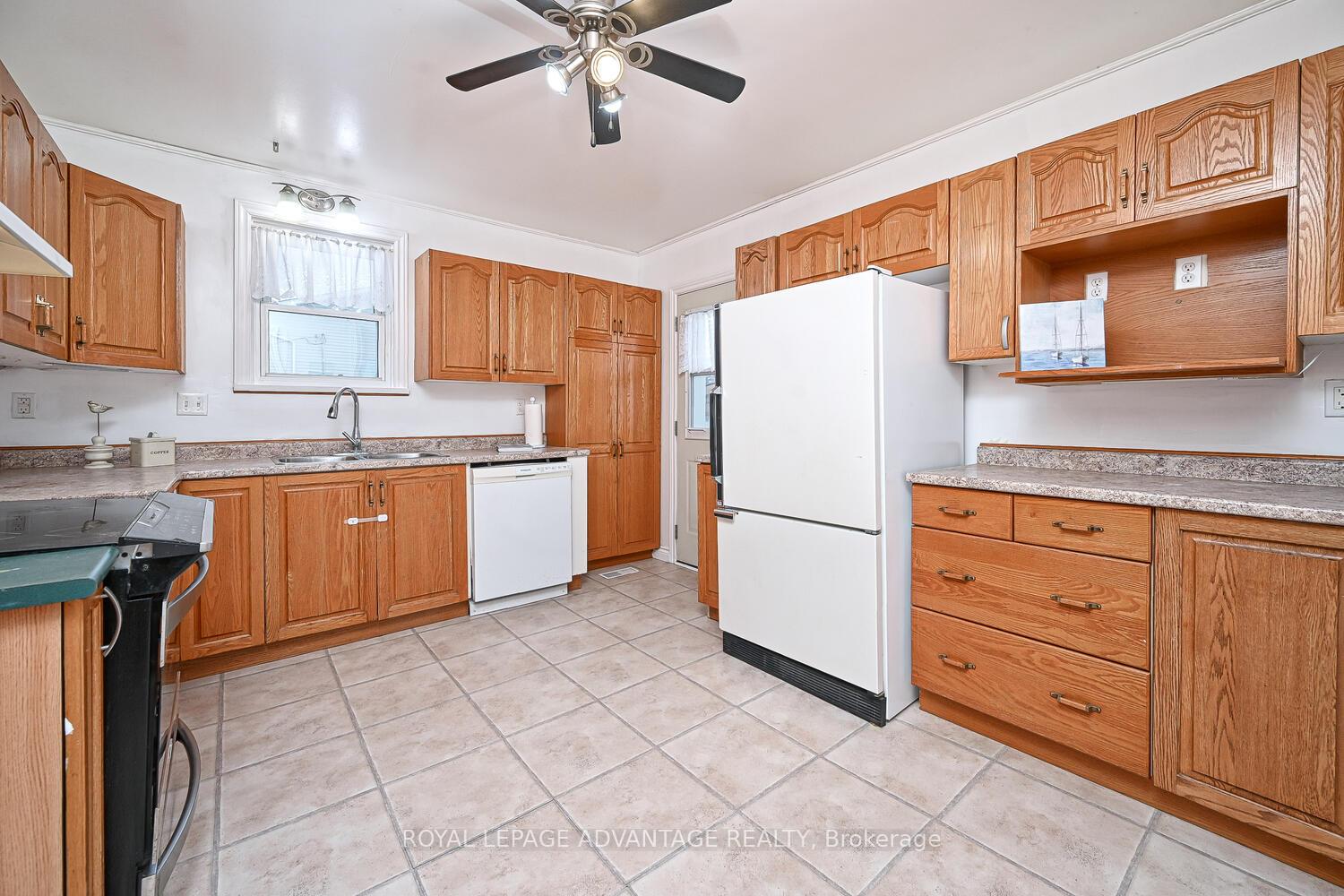 Photo 14 of 15 Thomas Street, Smiths Falls — HOMEH