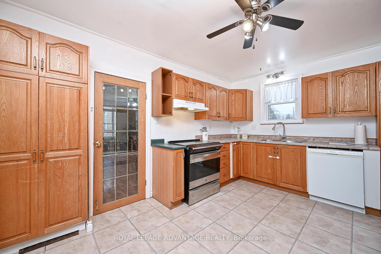 Photo 16 of 15 Thomas Street, Smiths Falls — HOMEH