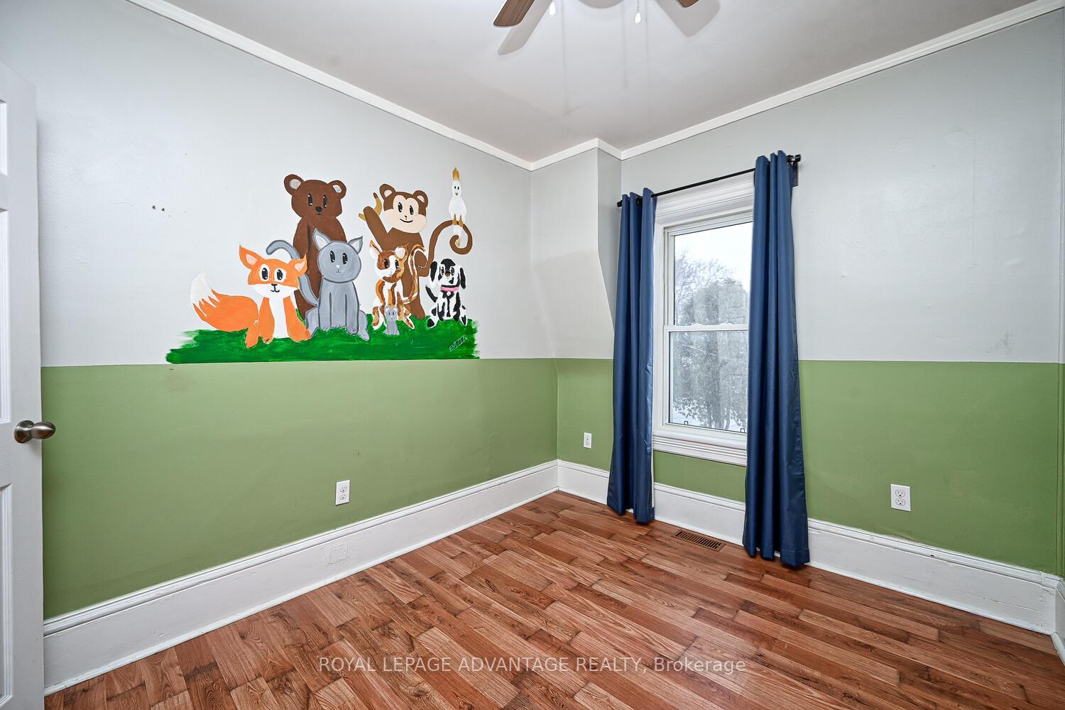 Photo 22 of 15 Thomas Street, Smiths Falls — HOMEH