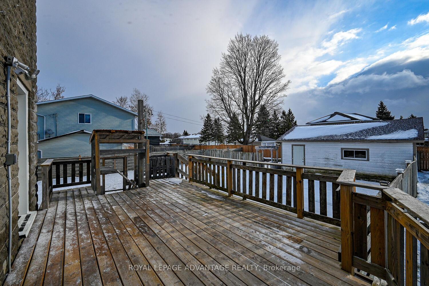 Photo 27 of 15 Thomas Street, Smiths Falls — HOMEH