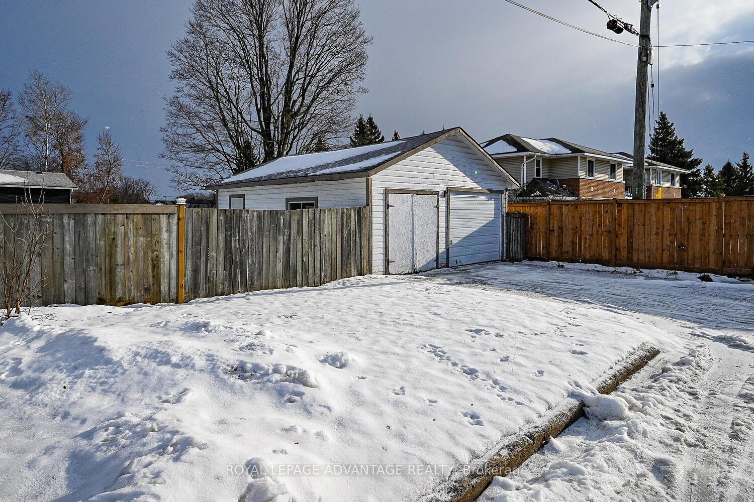 Photo 30 of 15 Thomas Street, Smiths Falls — HOMEH